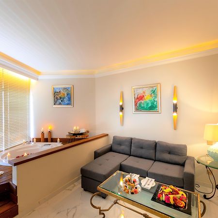 The Grandresort - Limited Edition By Leonardo Hotels Lemesós Eksteriør bilde A suite at the hotel