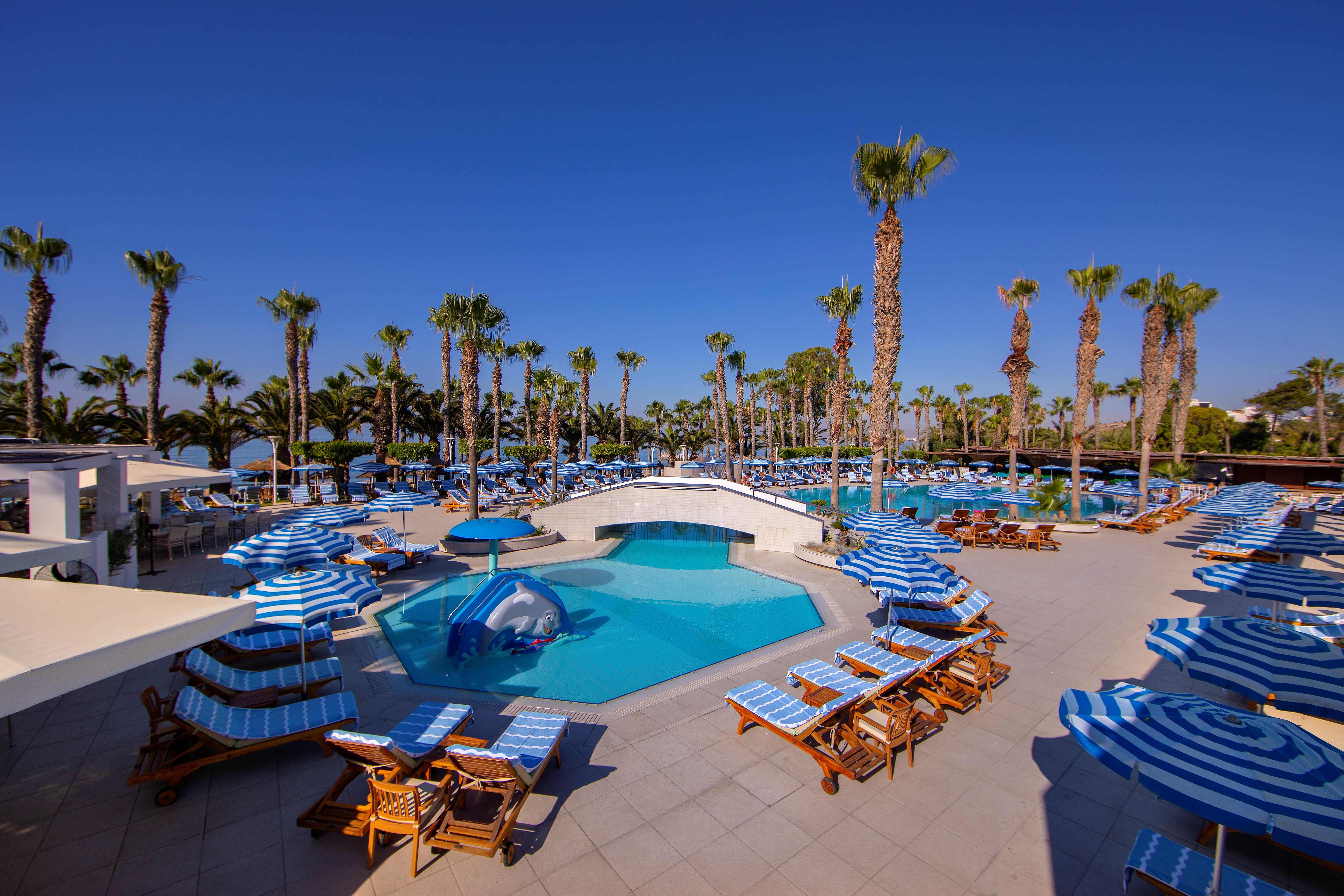 The Grandresort - Limited Edition By Leonardo Hotels Lemesós Eksteriør bilde The swimming pool at the Nissi Beach Hotel