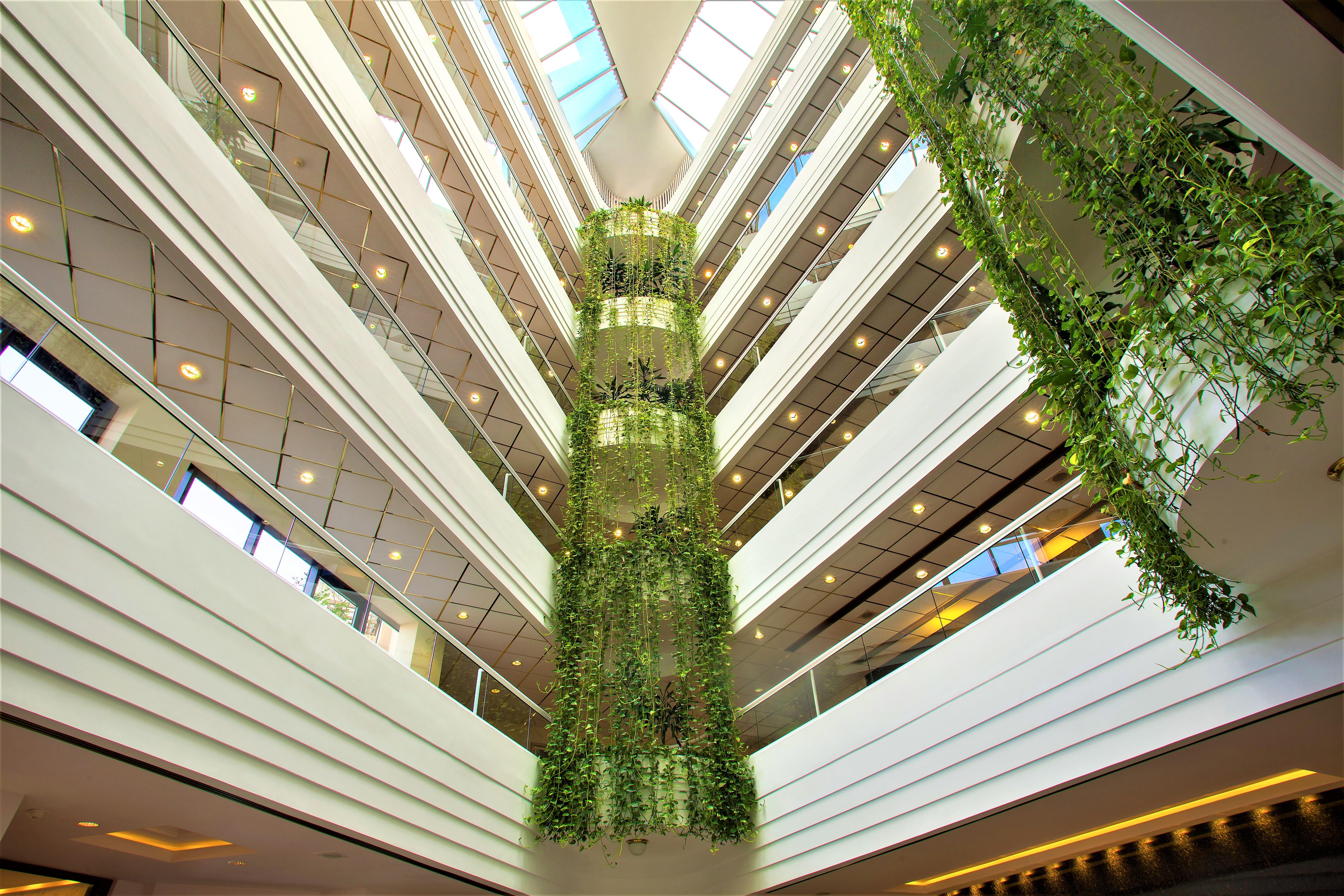 The Grandresort - Limited Edition By Leonardo Hotels Lemesós Eksteriør bilde The atrium of the hotel
