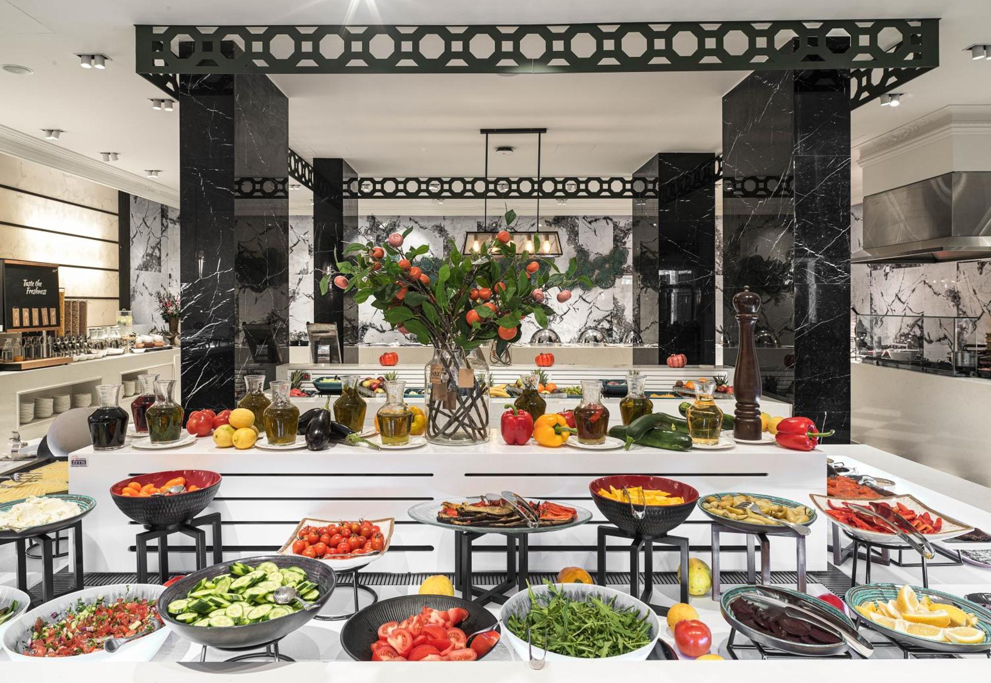The Grandresort - Limited Edition By Leonardo Hotels Lemesós Eksteriør bilde A salad bar