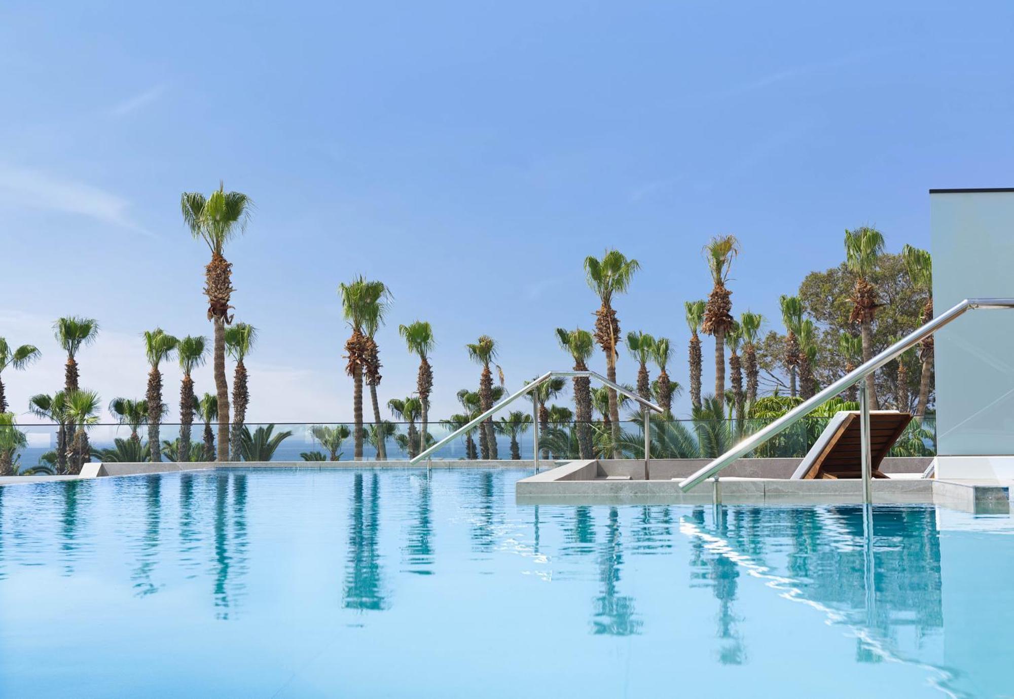 The Grandresort - Limited Edition By Leonardo Hotels Lemesós Eksteriør bilde The swimming pool at the hotel