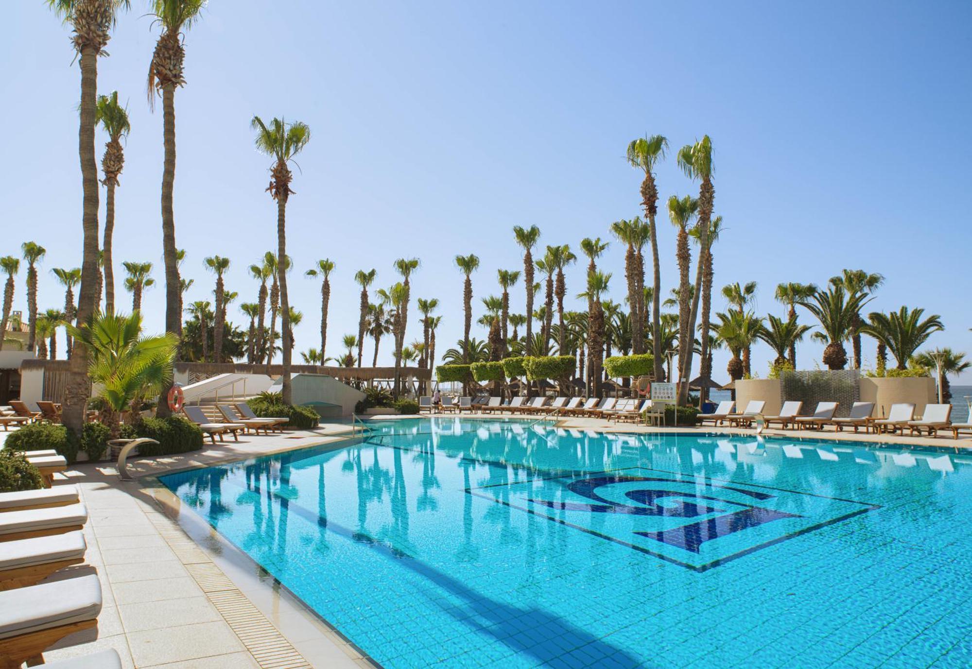 The Grandresort - Limited Edition By Leonardo Hotels Lemesós Eksteriør bilde Pool at the Royal Mirage Hotel, Dubai